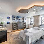 Groß (behandlungsraum_im_beauty-bereich_in_stilvollem_design_hochfirst)