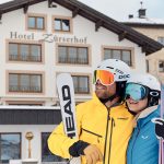 Groß (direkt_vom_hotel_auf_die_piste_c_dominik_cini_hotel_zuerserhof)