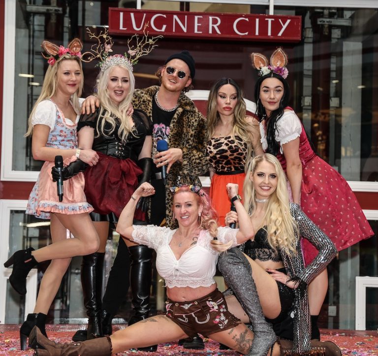 Beatrice Turin rockte die Lugner City