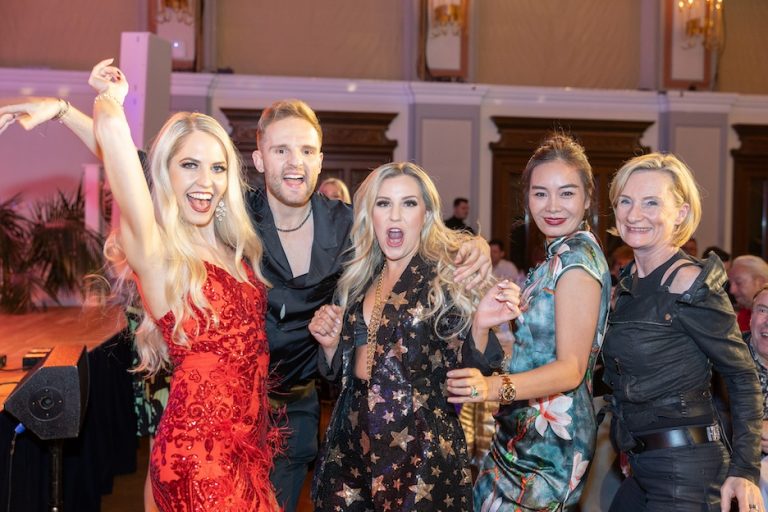 Miss Europe Beatrice Turin und Schlagerstar Natalie Holzner im Casino Baden