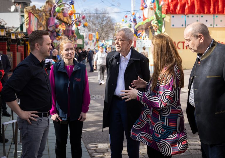 Bundespräsident Van der Bellen zum Saisonauftakt im Wiener Wurstelprater