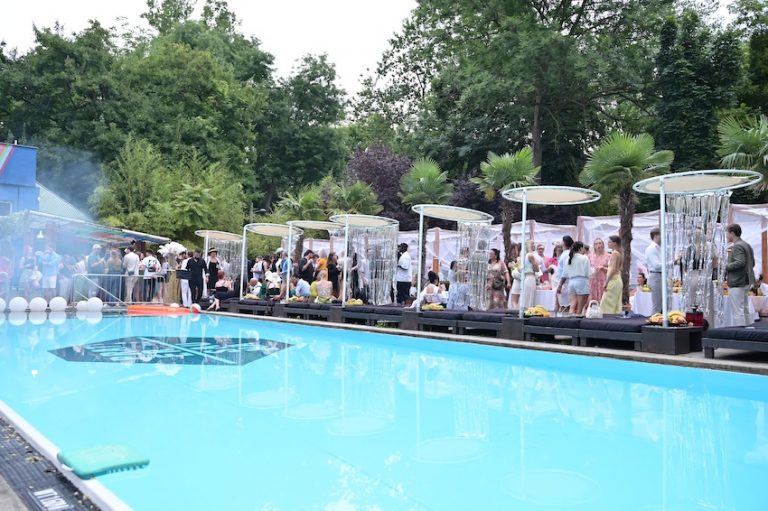 „Sauna Strand Klub“ startet revitalisiert in die Badesaison