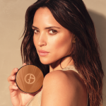 ga_2024_ls-glow-bronzer_adria-arjona_secondary-visual_1x1_rvb-4000