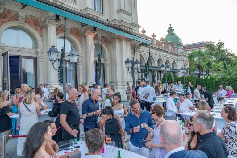 Oh, What a Night zum guten Zweck