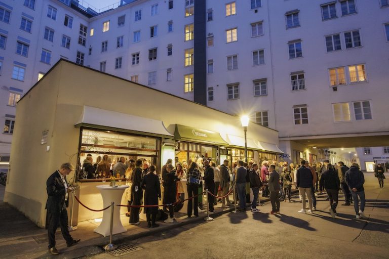 Spritz, Pinsa und Franciacorta in der „Civediamo Bar“