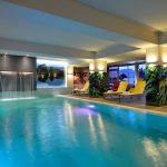Groß (pool_mit_wasserfall_wohlfuehlhotel_schiestl)