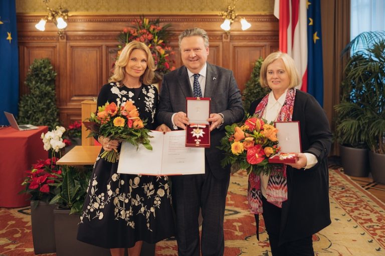 Landeshauptmann Ludwig ehrt Unternehmerinnen Gabriele und Irene Ströck