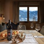 den_abend_im_chalet_ausklingen_lassen_c_foto_atelier_wolkersdorfer_zillertaler_hofchalets