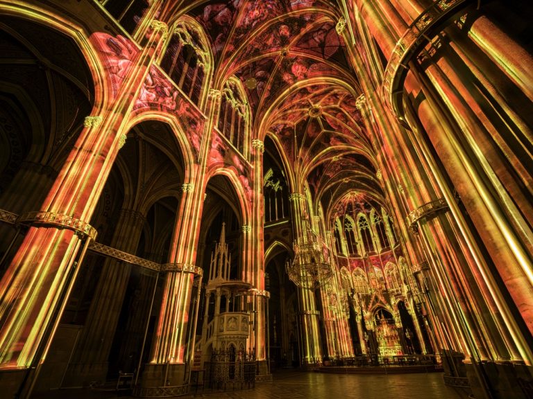 „Light of Creation“ – funkelnde Premiere in der Votivkirche
