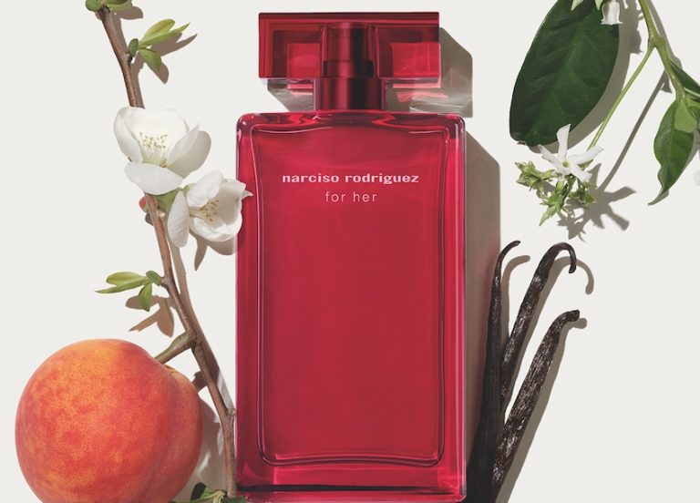 for her eau de parfum intense – der Inbegriff moderner Eleganz.