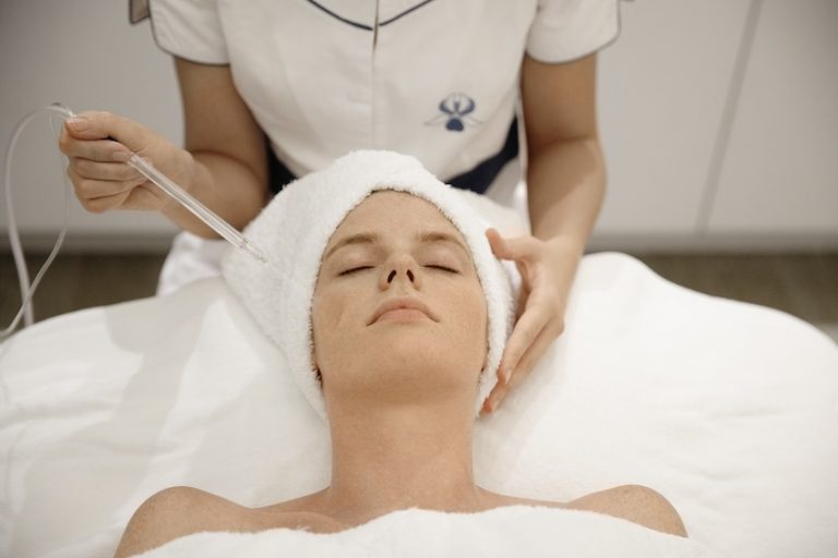 Jet Peel™: Der Schlüssel zu strahlender, jugendlicher Haut