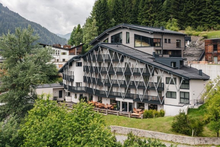 ARPURIA – ein hidden luxury mountain home