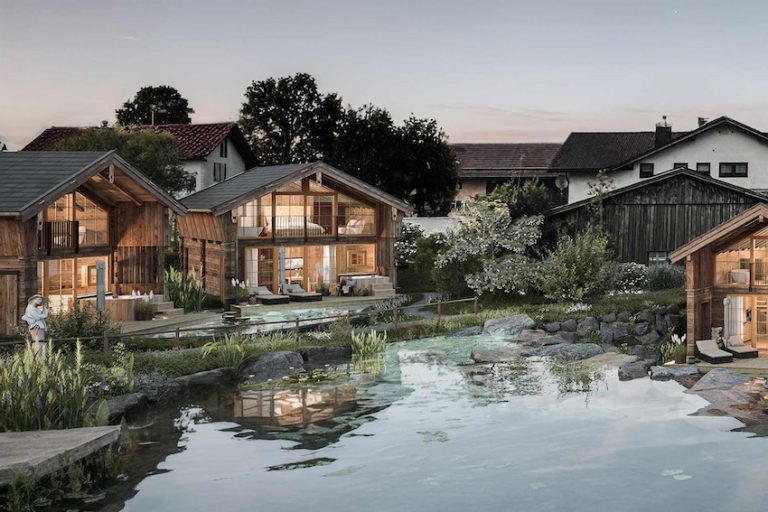 Herbstgenuss in den Alpzitt Chalets: Ruhe, Natur & Luxus