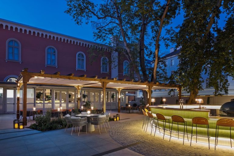 BBQ unter alten Baumkronen: Genuss im Imperial Riding School