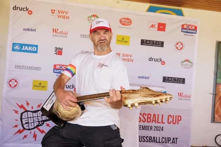 Kickerl Royale: Promis am XXL-Wuzzler für Gewaltprävention