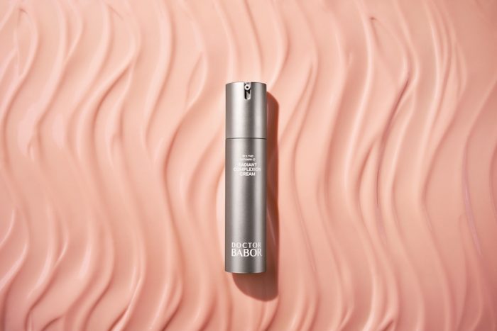 DOCTOR BABOR_REFINE_Radiant_Complexion_Cream_Produkt_in_Textur_Still_5