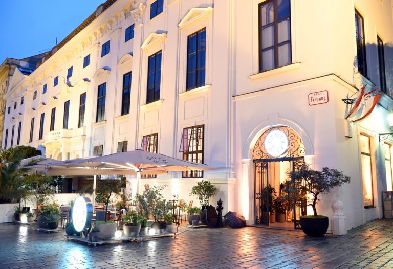Neues Hotspot-Café in Wien: Das DECENTRAL feiert Premiere