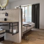 neues-Designzimmer-im-unverkennbaren-Blue-Stil-Hotel-Blue