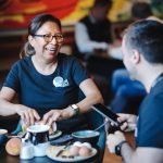 Groß (Schani Hotels_schani-team-frühstücks-gemeinsam © Christine Miess )