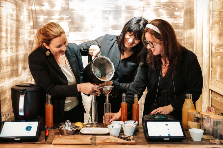 Design trifft Genuss: Vorwerk eröffnet mit „Merry Mixmas“ die Adventszeit in Wien