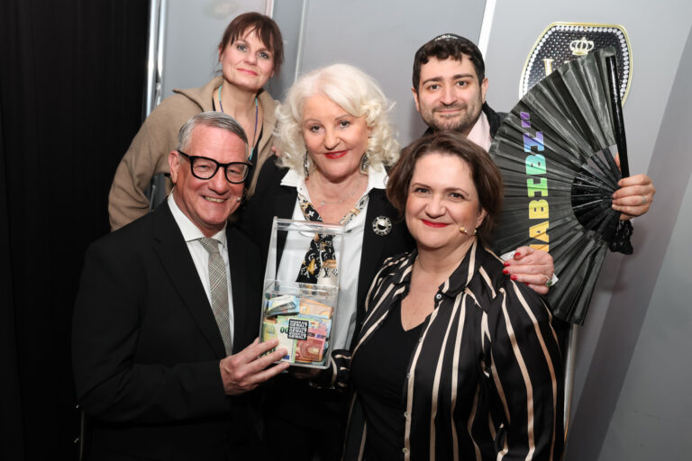 Kabarett mit Haltung: Humor gegen Gewalt