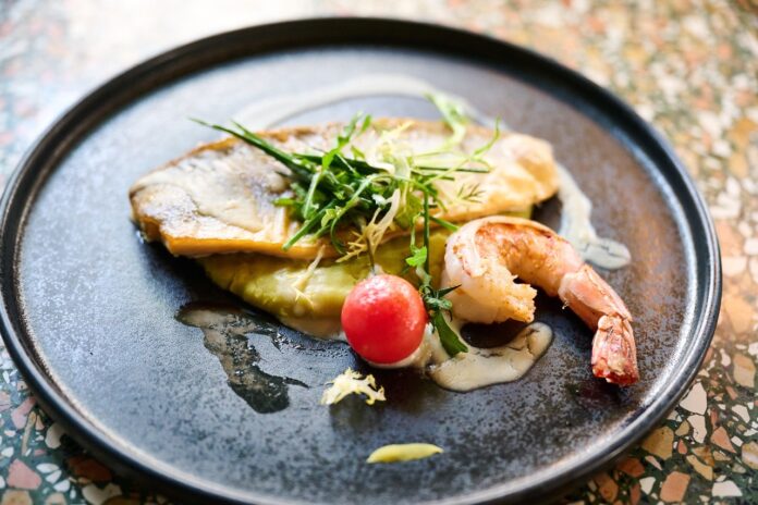 Groß (08_Gegrillte Black Tiger Garnele mit islaendischem Seesaibling Filet_c_Barbara Wirl)