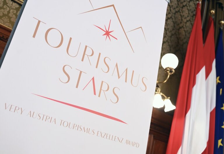 Von Schönbrunn ins Rathaus: Die ersten TOURISMUSSTARS feiern Österreichs Tourismuselite