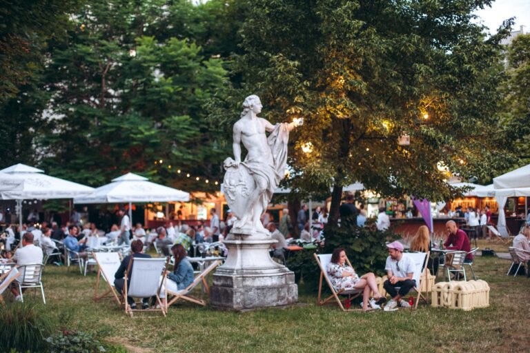 ESC-Flair trifft auf FREILUFT im Palais