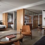 Groß (ATHGR One Bedroom Suite Living Room Wet Bar)