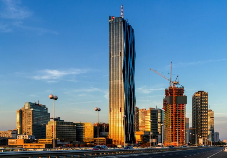 Ein Turm, viele Ideen: Business in Bewegung