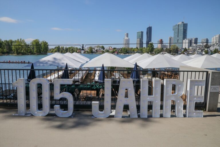 Ripperln, Skyline & Society: 105 Jahre Strandcafé