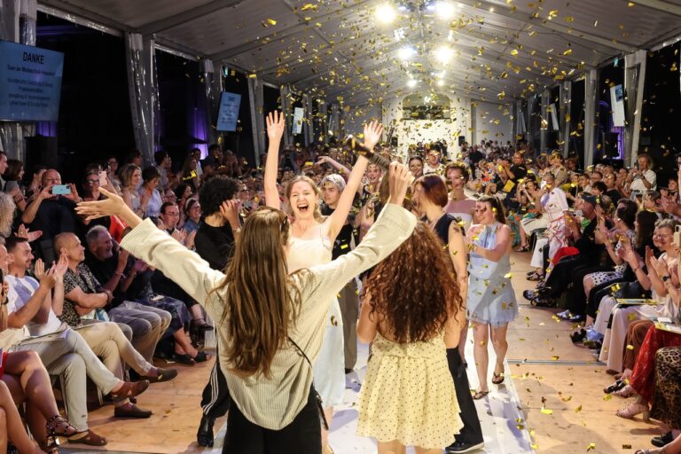 Emotionale Abschlussshow im Schlosspark Hetzendorf