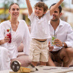 Family-Time-beim-gemeinsamen-Aperitivo-Cavallino-Bianco-Caorle-Venezia
