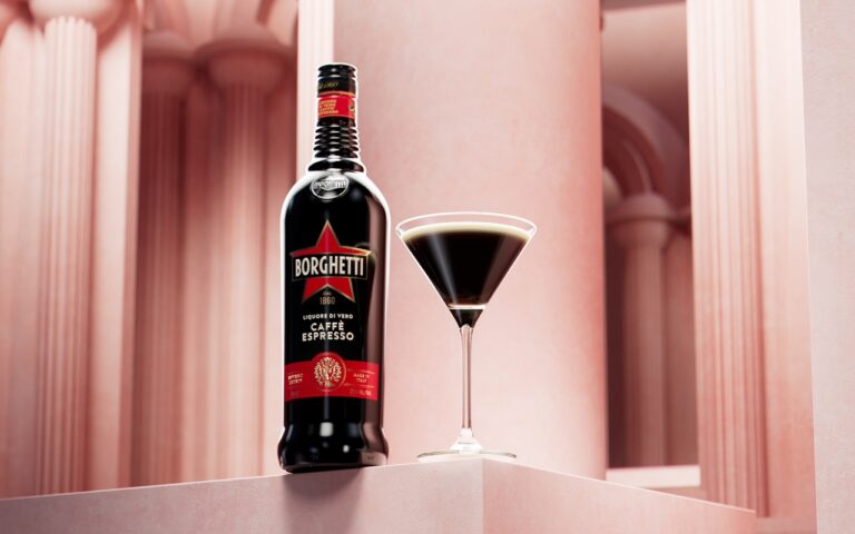Espresso, aber bitte geschüttelt: Der Kaffee landet im Cocktailglas
