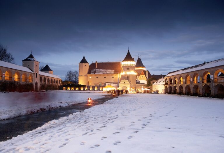Adventzauber hinter alten Schlossmauern